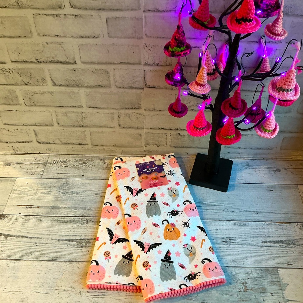 Colordrift 2Pc Ghosts, Bats, Pumpkins and Spiders Pink Halloween Kitchen Towels